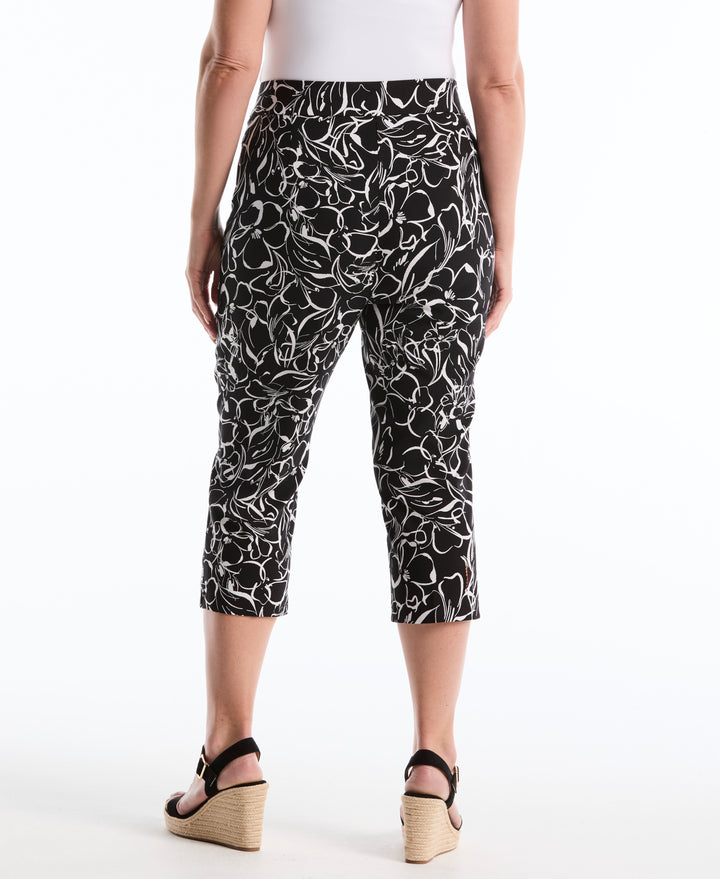 Plus Size Hibiscus Print Capri with Riveted Vent (White) 