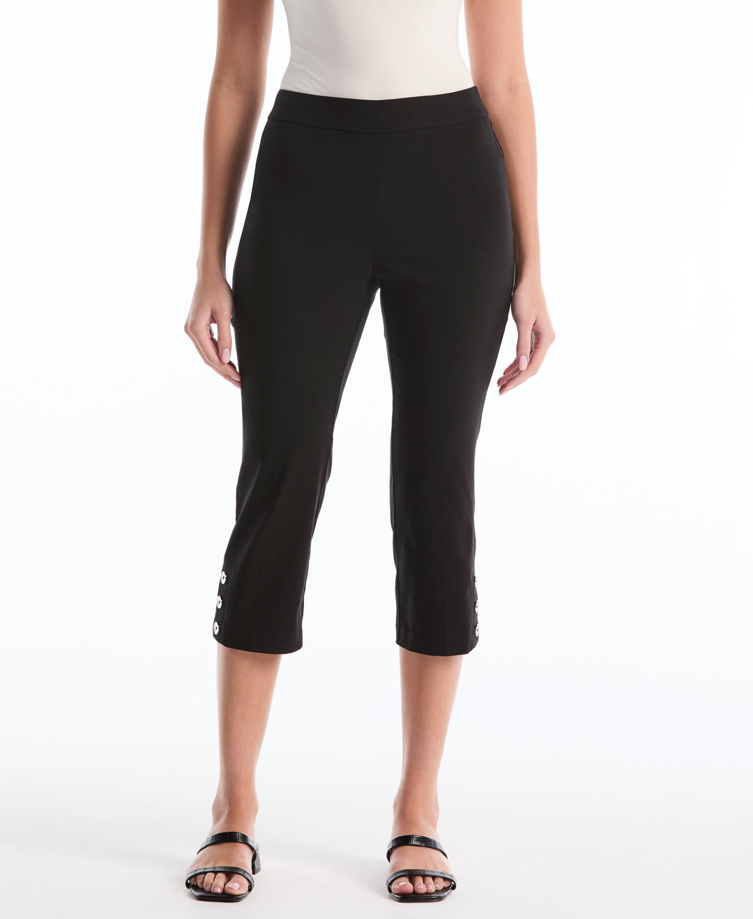 Button Detail Capri (Black) 